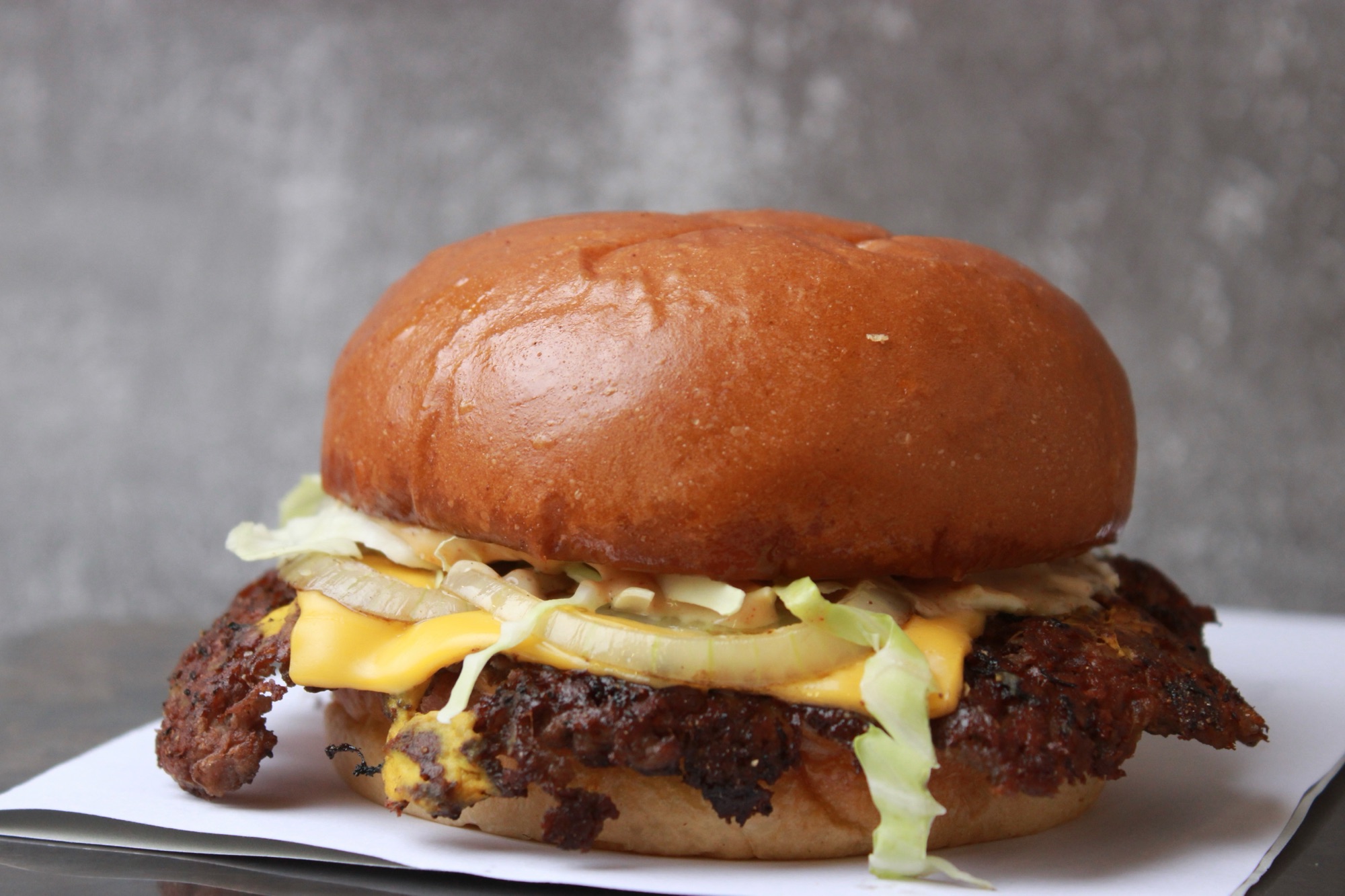 🍔🔥 زون برقر… الطعم اللي ما يفوّت! 😋
برقر لحم طازج وصوصات خطيرة تخليك ترجع مرّة ثانية